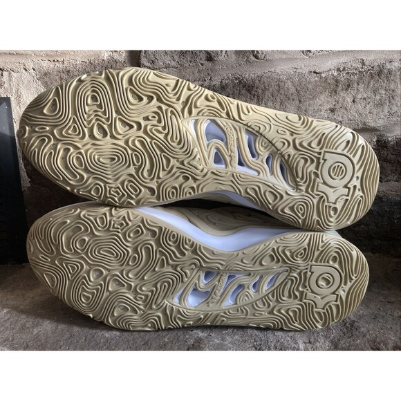 Athletic_Shoes